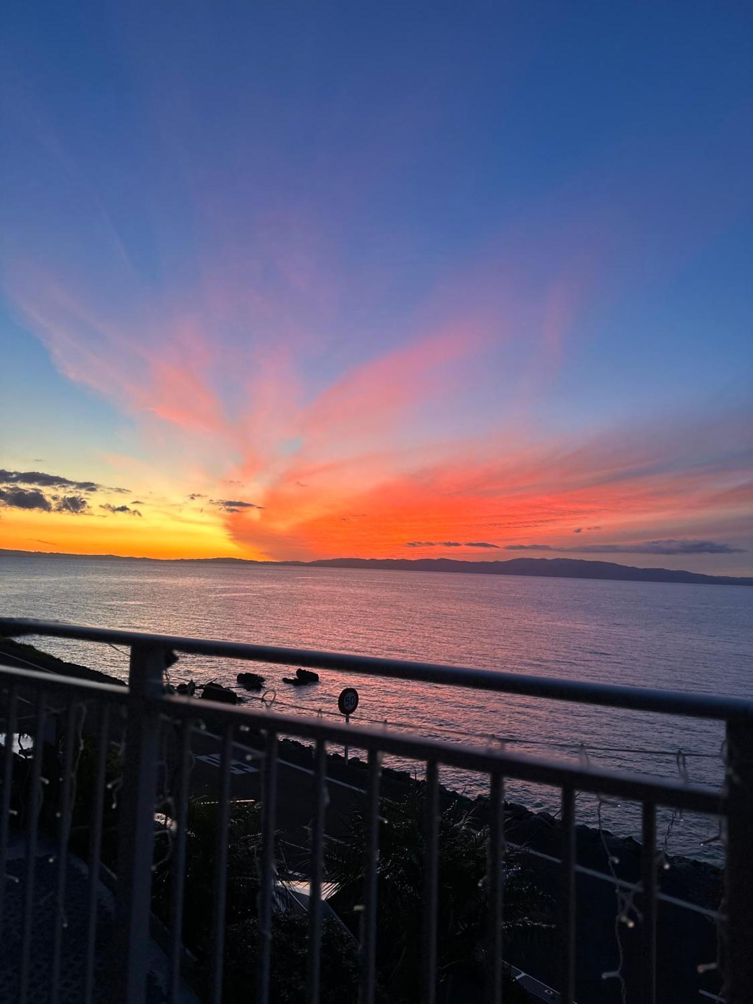 Tapu Te Mata Bay Seaviews Bed & Breakfast エクステリア 写真